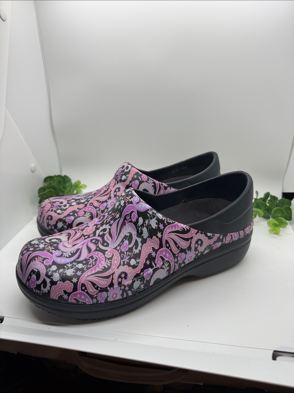 Crocs Women's Pink Paisley Rubber Casual Clogs-Size 9